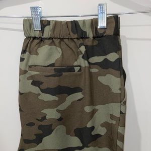 Banana Republic Camo Jogger / Slacks